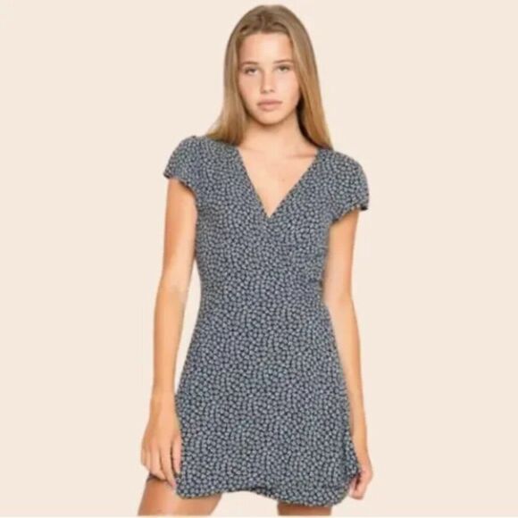 Brandy Melville Navy Blue Floral Robbie Tie Wrap Dress - Picture 2 of 13